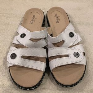 Brand new, never worn size 8 Clarks sandals